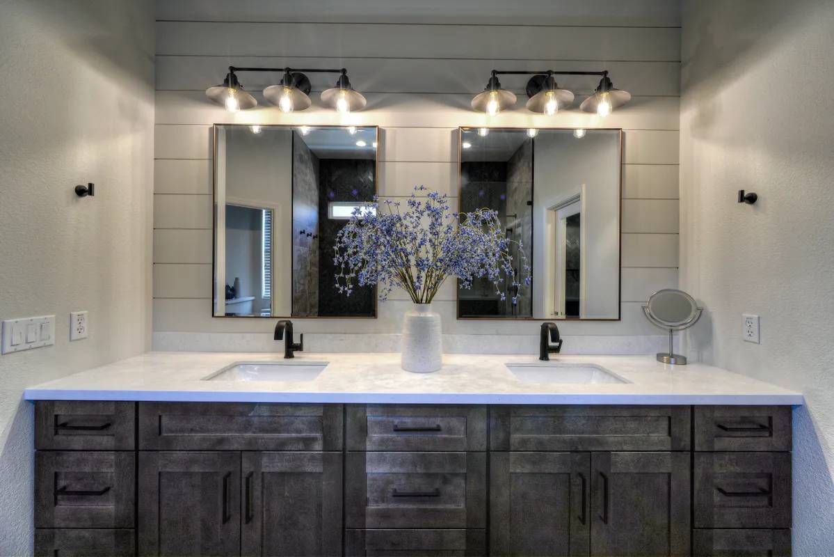 A bathroom with two sinks and mirrors
